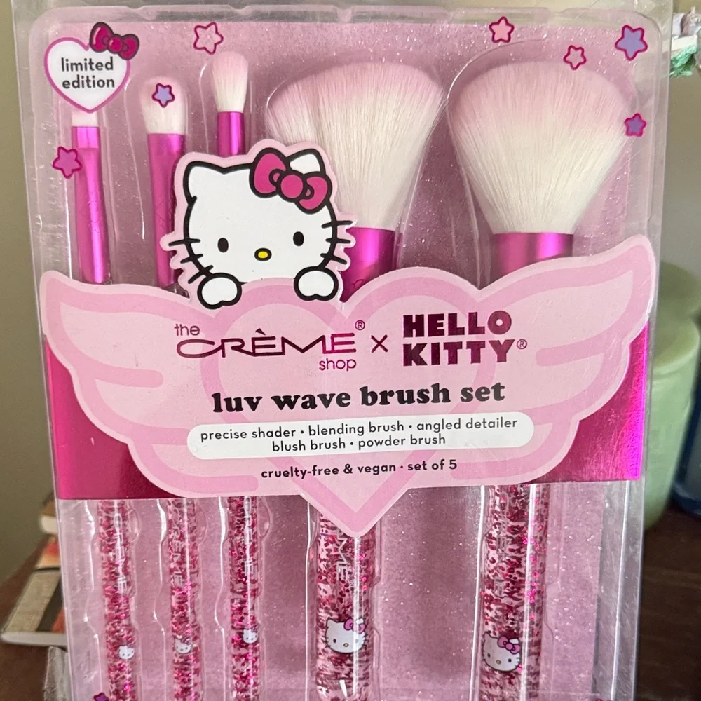 Crème x Hello Kitty Luv Wave Brush Set - Pink